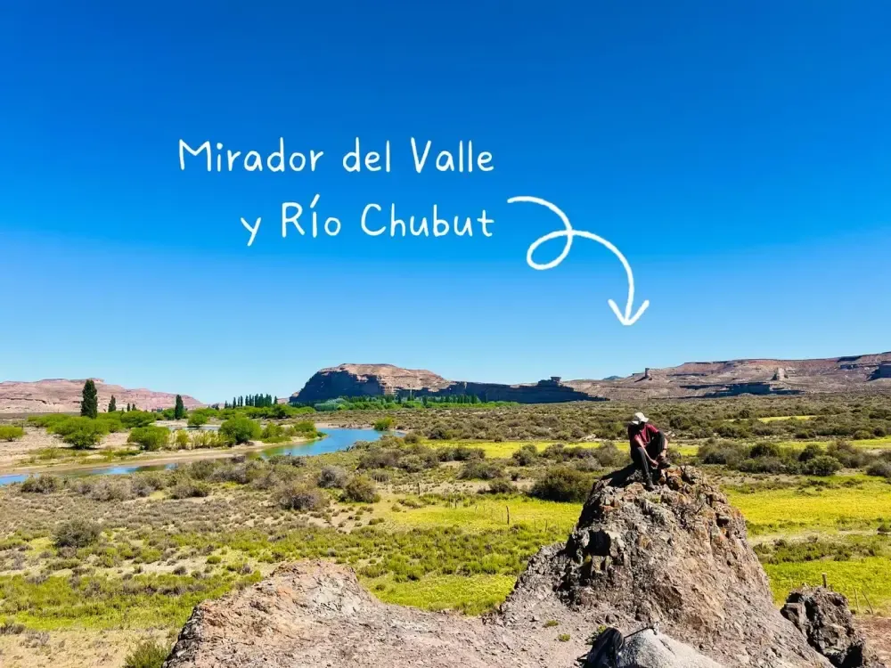 Cris y Sergio en el mirador del valle del río Chubut