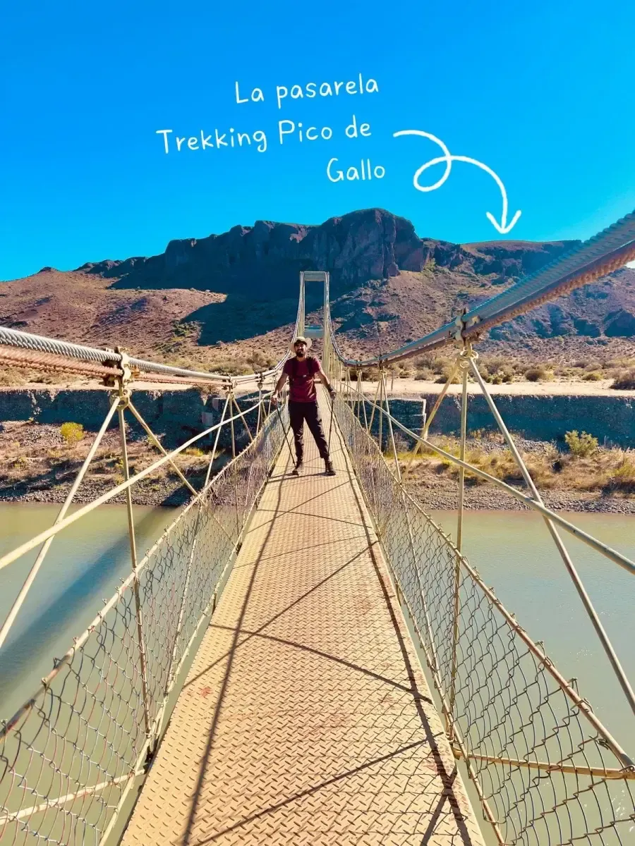 Pasarela de acceso al trekking del Pico de Gallo en Los Altares