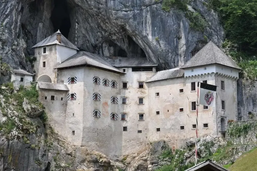 Castillo de Predjama