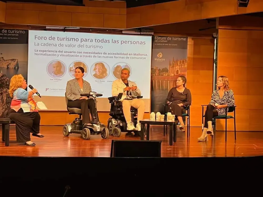 Mesa redonda en Famtrip de turismo accesible en Mallorca