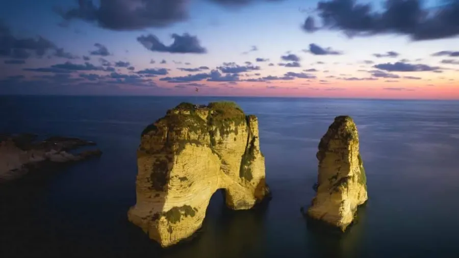 Las Rocas de las Palomas (Pigeon Rocks) al atardecer en Beirut