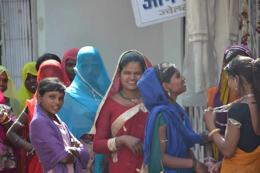 Mujeres de Udaipur celebrando el Mewar Festival