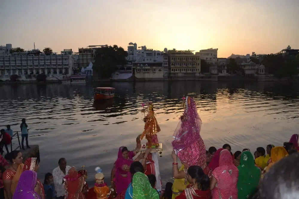 Amaneciendo en el lago Pichola
