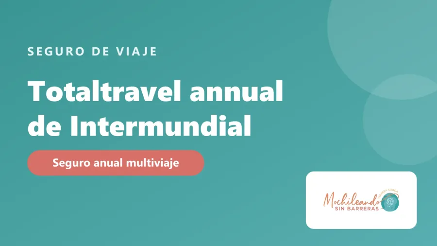 Portada con el texto «Totaltravel annual: seguro anual multiviaje de Intermundial» sobre fondo verde azulado y el logo de Mochileando sin Barreras