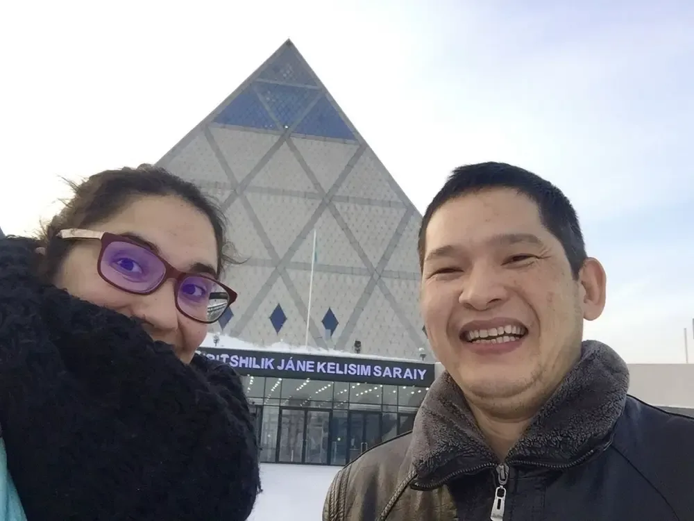 Haciendo turismo con nuestro couchsurfing en Astana
