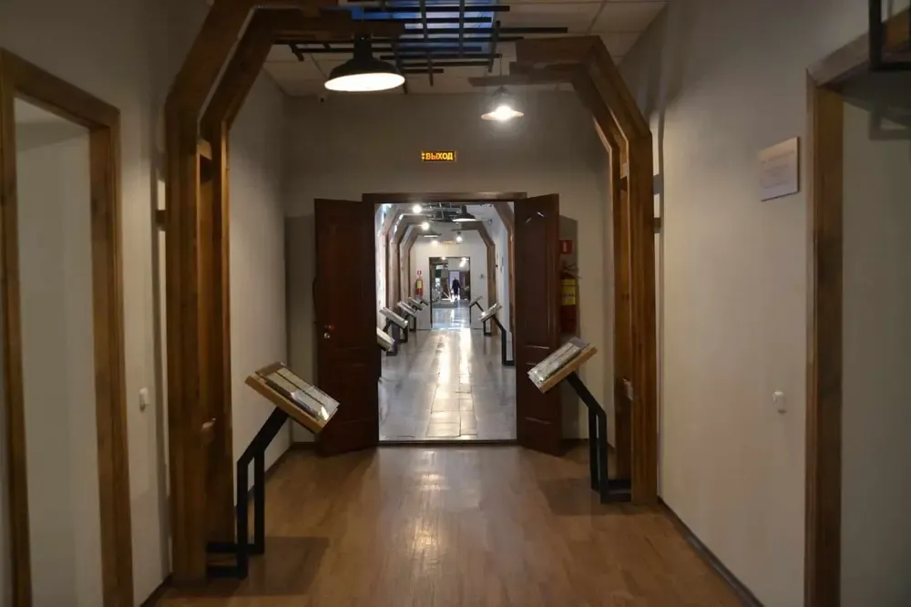 Pasillo en el interior del museo