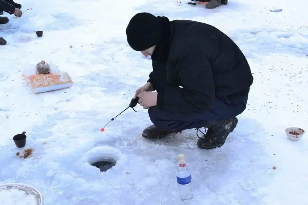 Pescando sobre el hielo