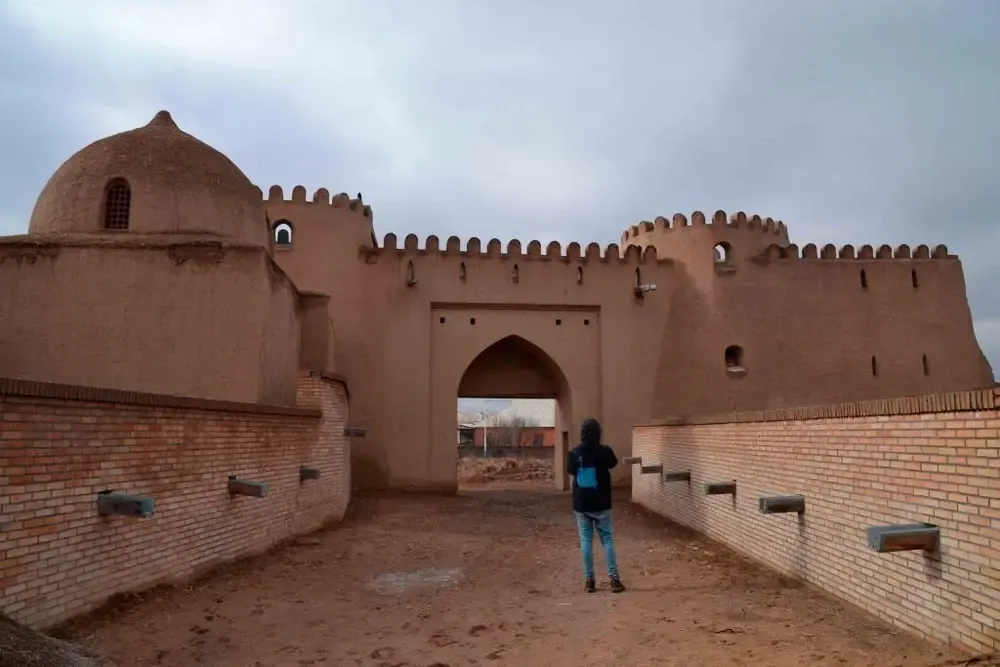 Una de las puertas restauradas de la ciudad
