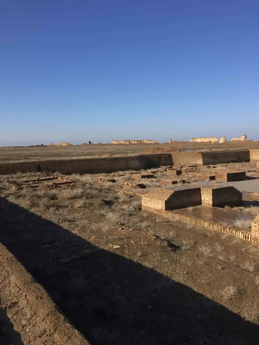 Ruinas abandonadas de la ciudad de Sauran