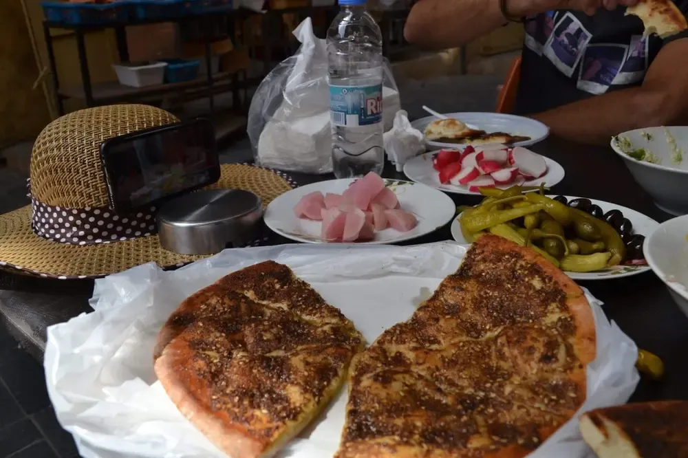 Disfrutando de la gastronomia libanesa