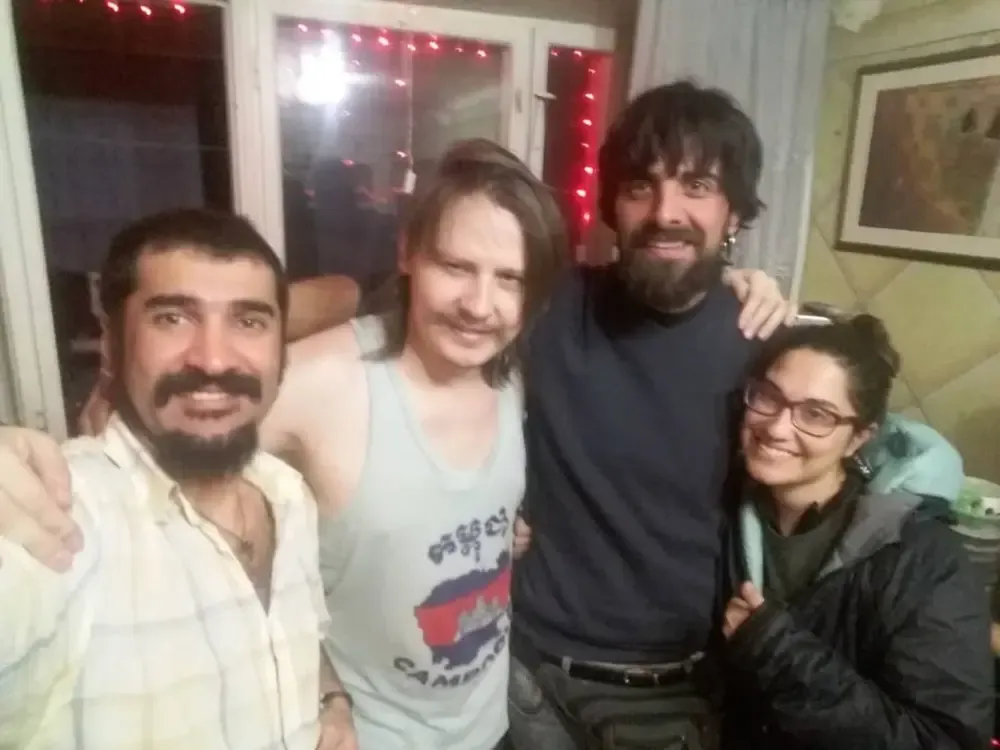 Con nuestros amigos de couchsurfing en Tashkent