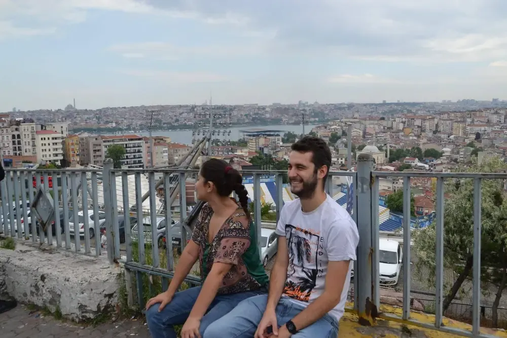 Pari y Cris de risas por Estambul