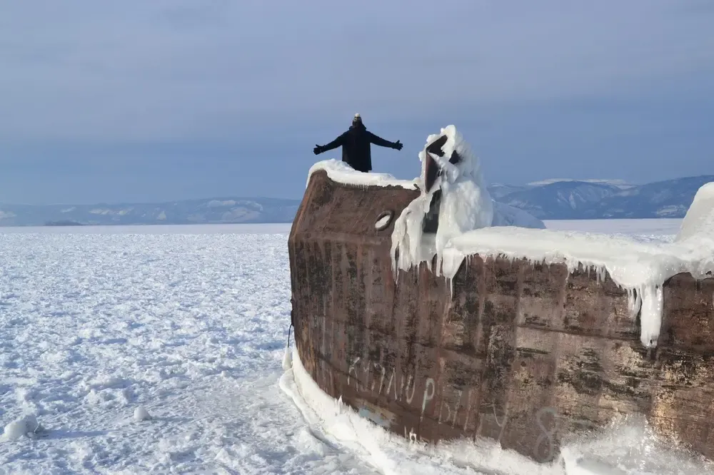 Titanic en barco abandonado congelado en isla de Oljón