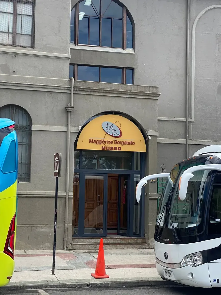 Fachada del Museo Maggiorino Borgatello en Punta Arenas.
