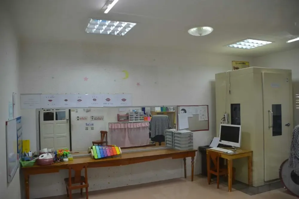 Aula de control de audición a los niños