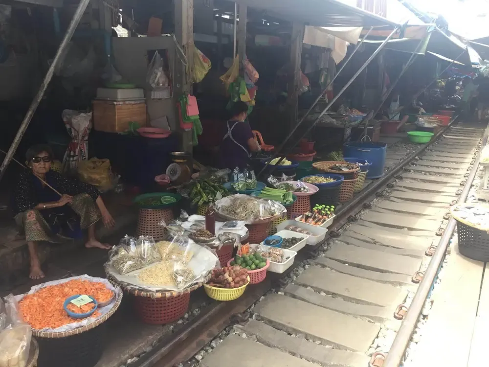 Mercado del tren Mae Klong