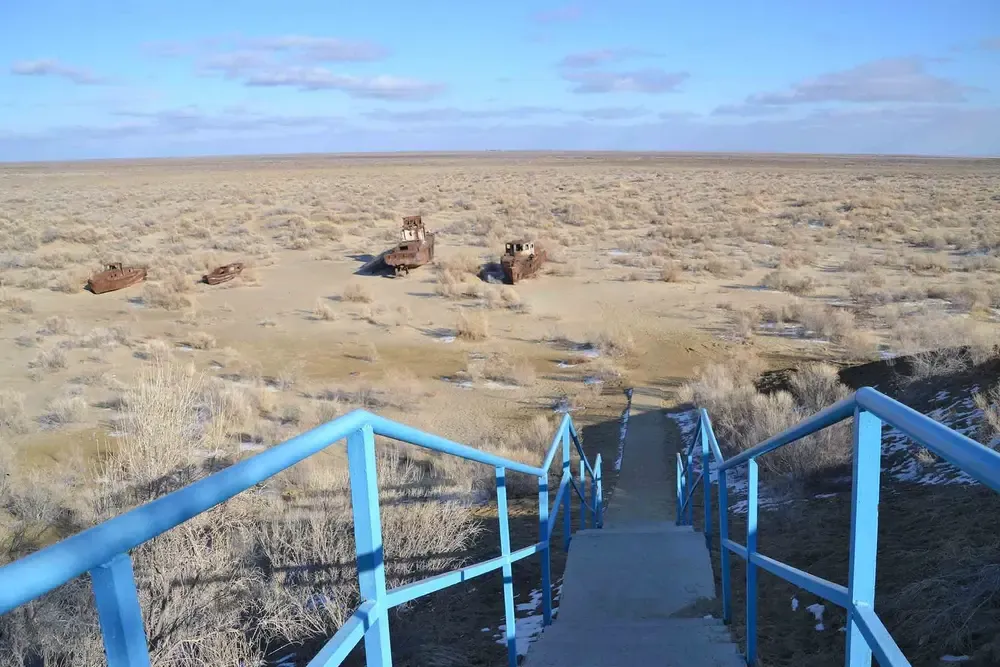 Escaleras de acceso al cementerio de barcos