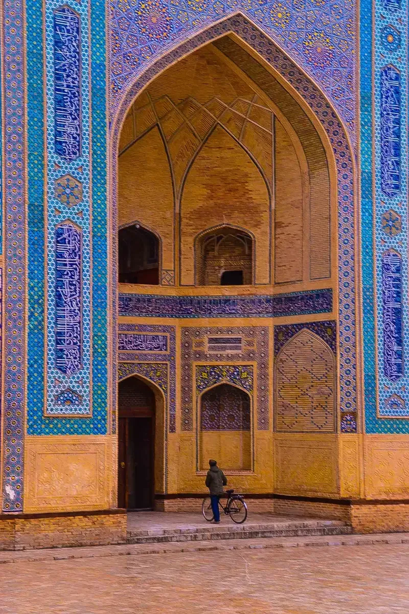 Puerta de entrada de la Madrassa Mir Arab