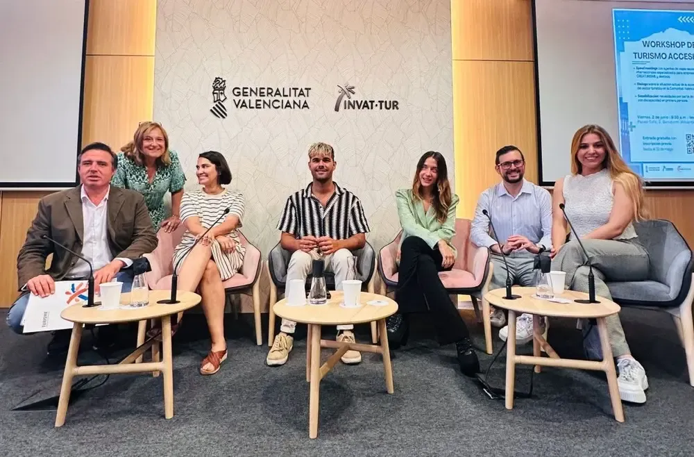 mesa redonda hablando sobre las mejoras para la accesibilidad