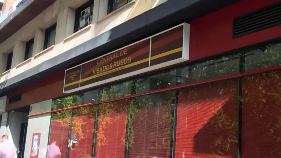 Fachada de la Central de Visados Rusos